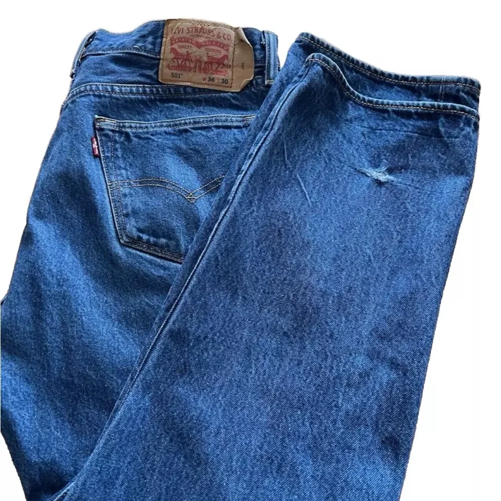 Levi's Men’s 501 Jeans tag 36 X 30 (actual 32 X 28) Indigo blue